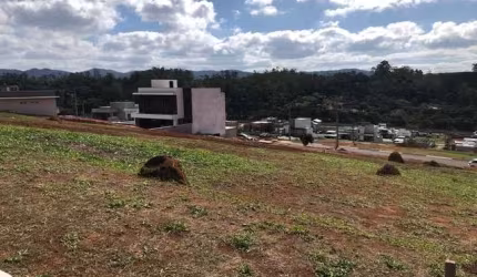 Lote a venda com 300m² no condomínio Residencial Veneza em Mogi das Cruzes
