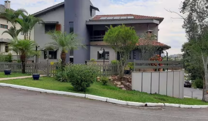 Casa alto padrão com 22 cômodos e 370m² no condomínio Arujá 5 em Arujá - SP