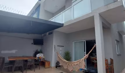 Linda casa para venda com 3 dormitórios na Villa Di César em Mogi das Cruzes.