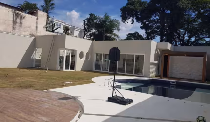 Casa com 800m² alto padrão para venda com 4 suítes e piscina na Vila Oliveira