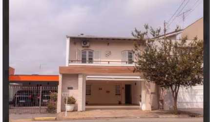 Sobrado para venda com 4 dormitórios no Jardim Armênia em Mogi das Cruzes.