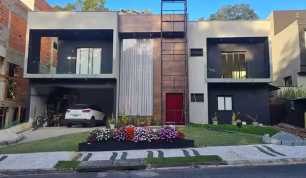 Sobrado para venda com 4 suítes no Residencial Granja Anita em Mogi das Cruzes