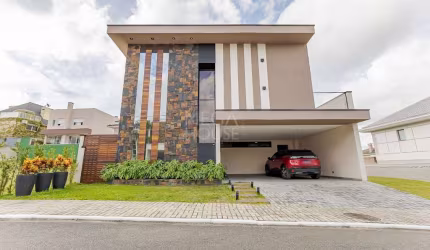 Casa mobiliada com 3 suítes em Santa Felicidade