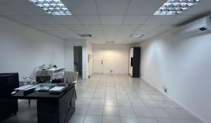 Sala Comercial para Venda em Florianópolis, Centro, 1 banheiro, 2 vagas