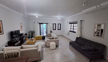 Sobrado para venda com 200 m², 3 Quartos, varanda, terraço, 2 Vagas cobertas, e mais uma terceira já alugada em Itaquera Jardim Helena - São Paulo/SP.