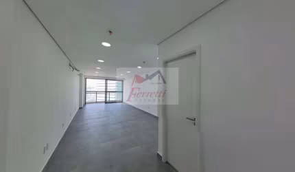 Sala comercial pronta para trabalhar com vista para o Porto de Santos