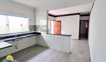 Casa de 02 dormitórios com piscina e súite-Vila Atlantica -Mongaguá