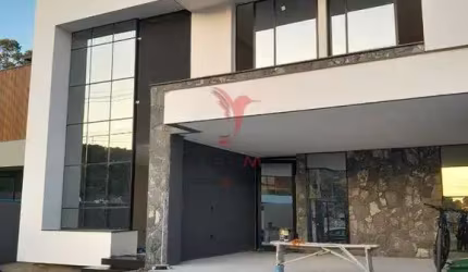 Casa de altíssimo padrão pronta para Morar em Camboriú,  ótima localização !