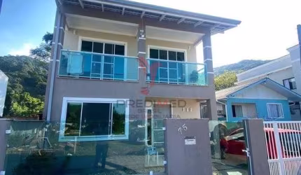 Maravilhoso sobrado com alto padrão de acabamento,  venha conferir sua nova moradia!