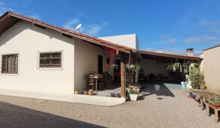 Maravilhosa Casa em Tijucas com excelente localização, pertinho de tudo que você precisa!