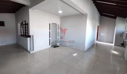 Casa Térrea de 3 Quartos, linda, toda reformada, no Jardim Ubirama, 2 Vagas de Garagem