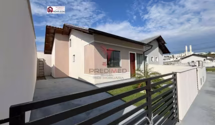 CASA COM UM SUÍTE TERRENO DE ESQUINA – AMPLO ESPAÇO MUITO BEM LOCALIZADA