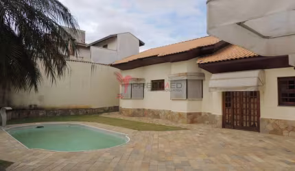Casa com 3 suítes,  3 vagas de garagem. Imóvel de alto padrão no portal daa colinas
