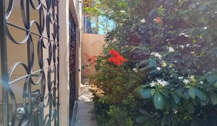 Casa de 2 Quartos, com quintal, no Bairro Vila velha. 1 Vaga de garagem