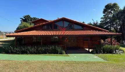 Vendo Lindíssima Chácara em Águas de São Pedro - SP