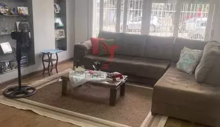 CASA A UMA QUADRA DA DOM JOAQUIM, pronta para moradia, toda reformada, é só se mudar
