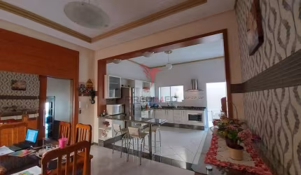 Casa com 3 quartos à venda no Portal das Colinas, Guaratinguetá  por R$ 1.300.000