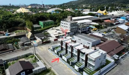 ÚLTIMA UNIDADE LINDO SOBRADO PERTO DO BETO CARRERO