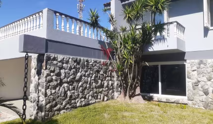 CASA ALTO PADRÃO no Recanto de Portugal, Impecavel, amplo pátio com acesso para carro