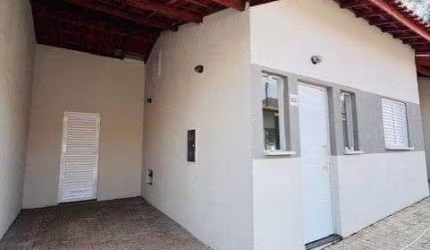 Casa com 2 dormitórios à venda, 56 m² por R$ 295.818 - Condomínio Residencial Aq
