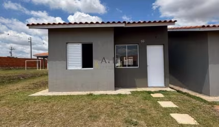 Casa com 2 dormitórios à venda, 49m² por R$275.000,00 - Condomínio Residencial F