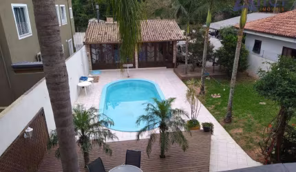 Casa 220m²  3 quartos  Terreno 540 m² Campeche - Florianópolis - SC
