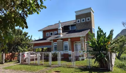 Casa com 3 dormitórios à venda, 220 m² por R$ 2.650.000,00 - Pântano do Sul - Florianópolis/SC