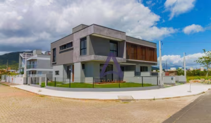 Casa Alto Padrão com 3 dormitórios à venda. 140 m² - Sul da Ilha - Florianópolis/SC