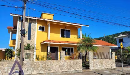 Casa com 3 dormitórios, 228 m² por R$ 1.500.000 - Alto Ribeirão - Florianópolis/SC