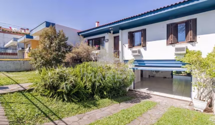 Casa com 3 quartos à venda na Rua Butuí, 185, Cristal, Porto Alegre por R$ 870.000