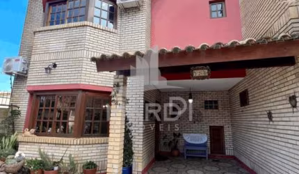 Casa com 3 quartos à venda na Rua Jacundá, 641, Guarujá, Porto Alegre por R$ 585.000