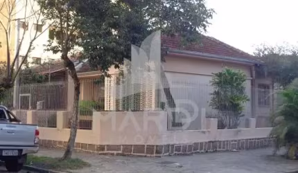 Casa com 3 quartos à venda na Rua Doutor Oscar Bittencourt, 117, Menino Deus, Porto Alegre por R$ 580.000