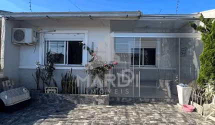 Casa com 2 quartos à venda na Rua José Celestino da Silva, 765, Hípica, Porto Alegre por R$ 365.000