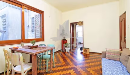 Apartamento com 2 quartos à venda na Rua Doutor Voltaire Pires, 460, Santo Antônio, Porto Alegre por R$ 200.000