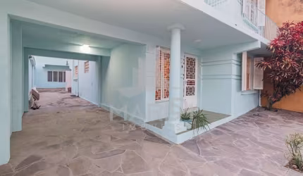 Casa com 6 quartos à venda na Rua São Francisco, 941, Santana, Porto Alegre por R$ 590.000