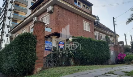 Casa com 3 quartos para alugar na Rua Doutor Armando Barbedo, 1200, Tristeza, Porto Alegre por R$ 5.500