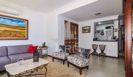 Casa com 3 quartos à venda na Rua Romano Rolando Botin, 146, Hípica, Porto Alegre por R$ 550.000