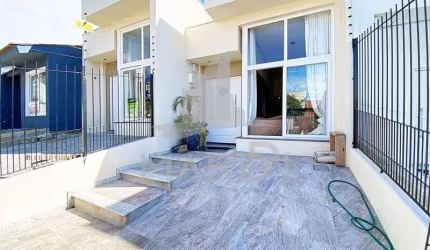Casa com 2 quartos à venda na Avenida Altos do Santa Rita, 299, Aberta dos Morros, Porto Alegre por R$ 370.000