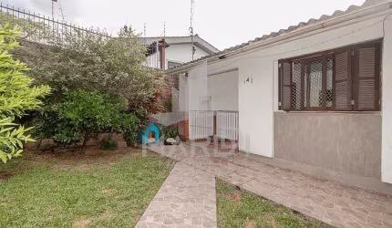 Casa com 3 quartos à venda na Acesso dos Flamboyant, 146, Santa Tereza, Porto Alegre por R$ 425.000