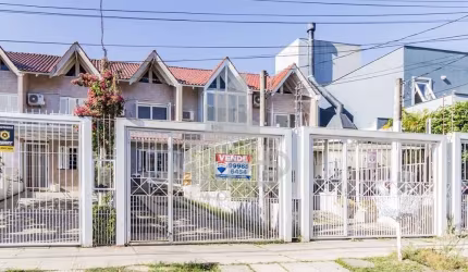 Casa com 2 quartos à venda na Rua Heitor Kramer, 324, Guarujá, Porto Alegre por R$ 430.000