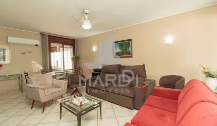 Casa com 3 quartos à venda na Rua Anita Garibaldi, 2596, Passo da Areia, Porto Alegre por R$ 1.200.000