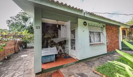 Casa em condomínio fechado com 3 quartos à venda na Acesso das Tulipas, 87, Santa Tereza, Porto Alegre por R$ 383.000