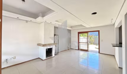 Casa com 3 quartos à venda na Rua Felipe Arísio, 186, Hípica, Porto Alegre por R$ 549.000