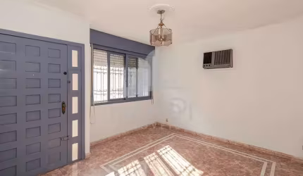 Casa com 3 quartos à venda na Avenida Professor Paula Soares, 416, Jardim Itu Sabará, Porto Alegre por R$ 637.900