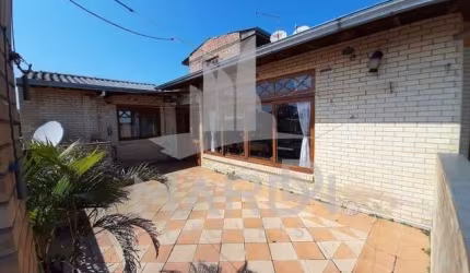 Casa com 3 quartos à venda na Avenida da Serraria, 2001, Espírito Santo, Porto Alegre por R$ 691.000