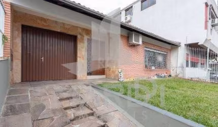 Casa com 3 quartos à venda na Rua Curupaiti, 836, Cristal, Porto Alegre por R$ 920.000
