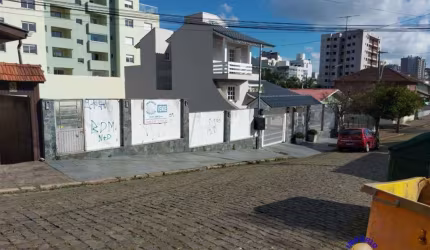 Terreno à venda no Universitário, Caxias do Sul  por R$ 450.000