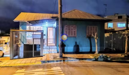 Casa com 5 quartos à venda no Rio Branco, Caxias do Sul , 187 m2 por R$ 450.000