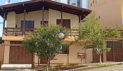 Casa com 5 quartos à venda no Treviso, Caxias do Sul , 225 m2 por R$ 600.000