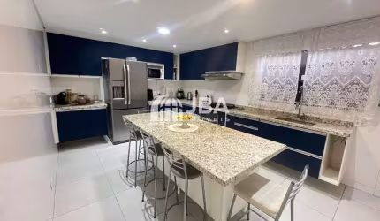 Casa com 4 quartos à venda na Rua Anneliese Gellert Krigsner, 3709, Iná, São José dos Pinhais, 262 m2 por R$ 650.000
